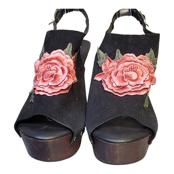 Torrid Embroidered Applique Rose Wooden Wedge Platform Slingback Sandals Black - Picture 1 of 14